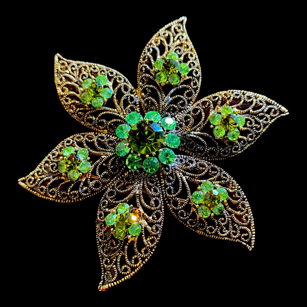 Women’s Green rhinestone Brooch